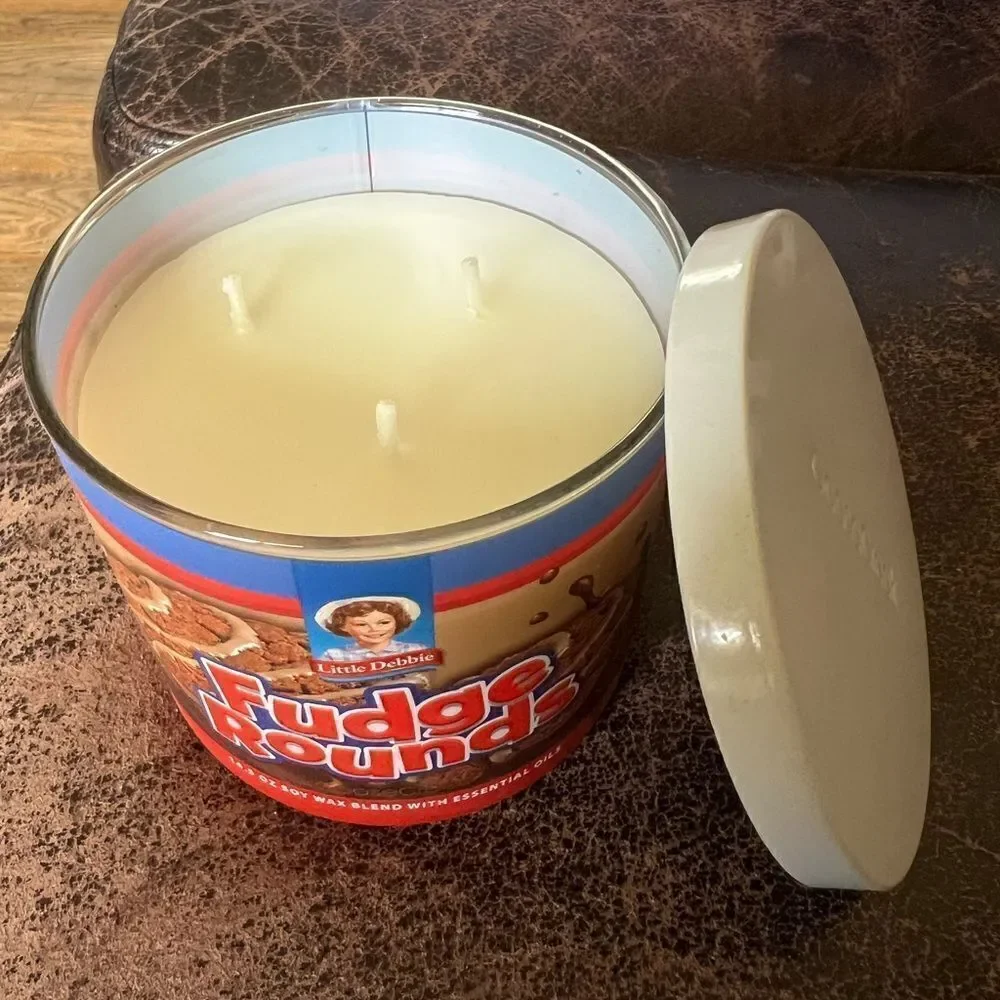 Goose Creek Limited Edition Little Debbie 3 Wick Candle Fudge Rounds 14.5oz